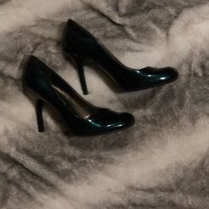 Jessica Simpson pumps. 3 inch heel. Rounded toe.